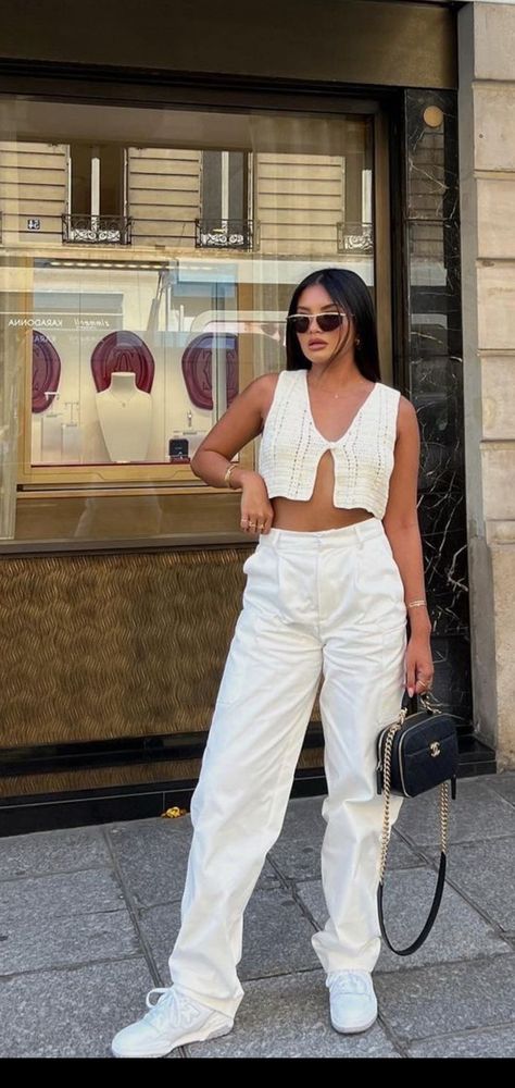 Pia Shah, Spring Summer 23, Outfits Styling, Fashion Moodboard, Model Off Duty, Models Off Duty, Off Duty, Casual Outfit, Parachute Pants