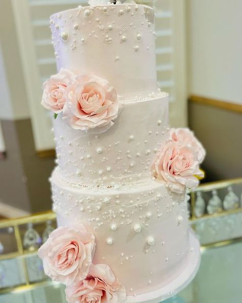 Wedding Cake Pearls, Pearl Cake, 80 Birthday Cake, Wedding Cake Pictures, Rose Cake, 80th Birthday, Pink Pearl, Wedding Cake Designs, Grad Parties