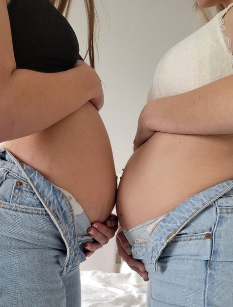 Pregnant Bff Pictures, Best Friend Bump Photos, Pregnant Best Friends Photoshoot, Pregnant Besties Photoshoot, Best Friend Bump Pictures, Friend Bump Pictures, Pregnant At The Same Time As Best Friend, Pregnant Besties Aesthetic, Pregnant Best Friends Aesthetic