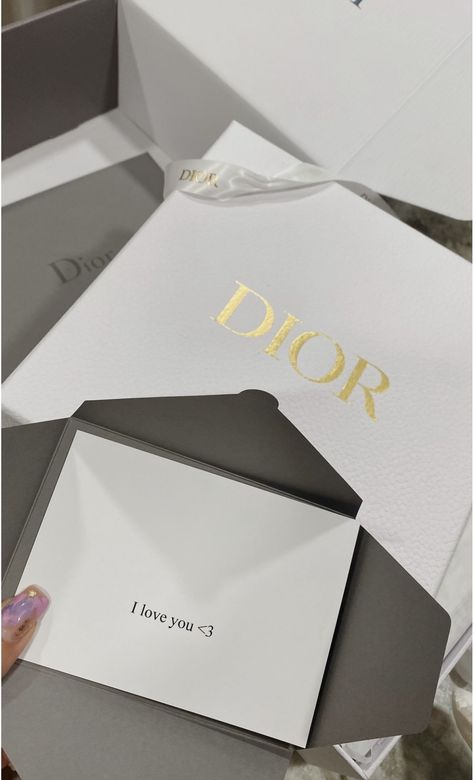 Spoiled Girlfriend, Luxury Birthday Gifts, Dior Girl, Dior Aesthetic, Travel Picture Ideas, Gift Card Design, Dior And I, Luxury Lifestyle Dreams, Girly Images