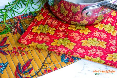 Hostess Gifts To Sew, Diy Trivets Hot Pads, Easy Hostess Gifts, Trivets Diy, Layer Cake Fabric, Heirloom Blanket, Textured Blankets, Perfect Hostess, Retro Apron