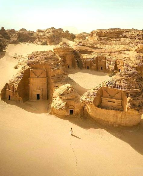 Arabia Aesthetic, Petra Jordan, Helicopter Ride, Aesthetic Picture, Ulsan, المملكة العربية السعودية, Archaeological Site, In The Desert, Paris Travel