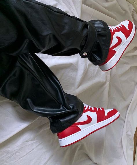 Pimp my beauty on Instagram: “AJ1 LOW REF : 553560 - 611” Jordan 1 Low Gym Red, Dr Shoes, Jordan Shoes Girls, All Nike Shoes, Nike Air Shoes, Fresh Shoes, Hype Shoes, Aesthetic Shoes, Swag Shoes