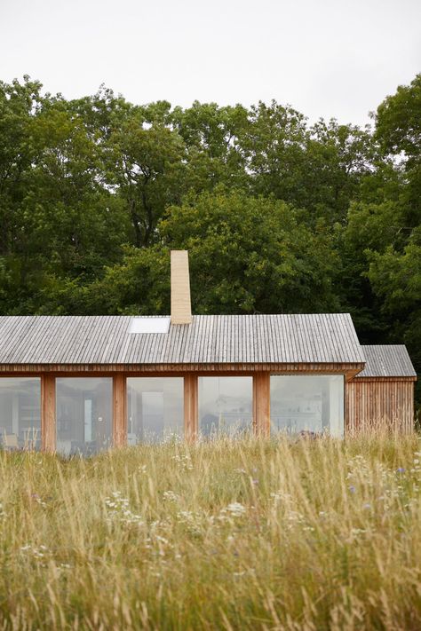 Hutch Design transforms concrete pig shed into The Maker's Barn Sunken Bath, End Grain Flooring, Timber Sliding Doors, Concrete Shower, Form Study, Wattle And Daub, Richard Neutra, Mews House, John Pawson