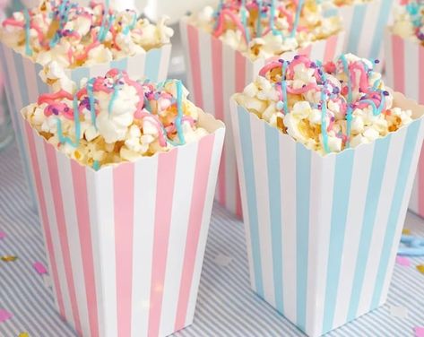 ThePrettyPartyBoxx - Etsy Canada Gender Reveal Theme, Creative Gender Reveals, Gender Reveal Cake Topper, Gender Reveal Themes, Popcorn Party, Balloon Box, Gender Reveal Balloons, Cake Shapes, Gender Reveal Cake