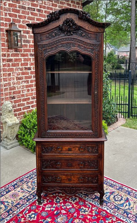 Old Antique House Decor, Small Victorian Dining Room, Witchy House Aesthetic, 1800s Furniture, Waterfall Bookcase, Victorian Furniture Antique, Antique Wooden Furniture, Victorian Furniture Decor, Old Wooden Furniture