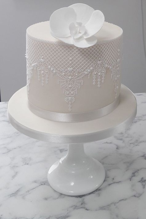 White On White Stencil Cake, Geometric Wedding Cakes, Lace Cake, White Winter Wedding, Small Wedding Cakes, White Cakes, Classic Wedding Cake, Couture Cakes, London View