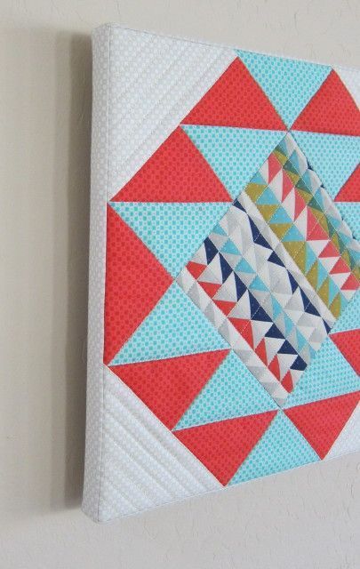 Quilt Display Ideas, Framed Quilt, Decorating With Quilts, Quilting Digest, Quilt Hangers, Modern Quilt Blocks, Quilt Display, Quilt Techniques, Diy Fabric Crafts