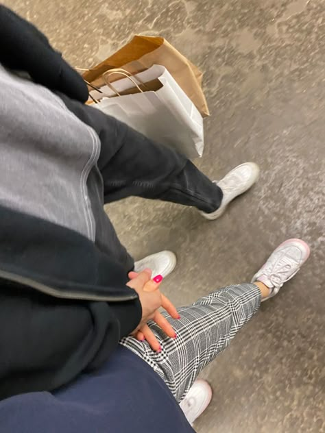 Couples Quality Time Aesthetic, Couple Mall Aesthetic, Shopping With Boyfriend Aesthetic, Shopping Couple Aesthetic, Quality Time Aesthetic Couple, Shopping Date Aesthetic Couple, Mall Couple Pictures, Shopping Date Aesthetic, Mall Date Aesthetic