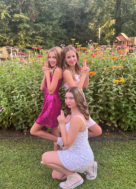 Charlies angels prom homecoming dresses besties photo ideas outfits Hoco Poses, Group Pictures, Prom Pictures, Prom