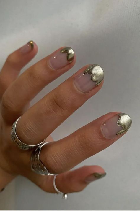 Melting French Tip Nails, Silver Chrome Drip Nails, Chrome Nail Art Short, Metallic Drip Nails, Chrome Nails Men, Chrome Drip Nails, Do It Yourself Nails, Mirror Nail Polish, Chrome Manicure