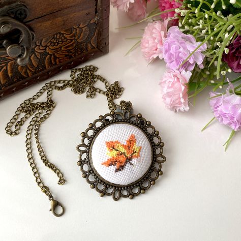 Needlepoint Jewelry, Micro Embroidery, Embroidery Boho, Sweet Necklace, Fall Leaf, Jewelry Vintage, Boho Necklace, Needlepoint, Autumn Leaves