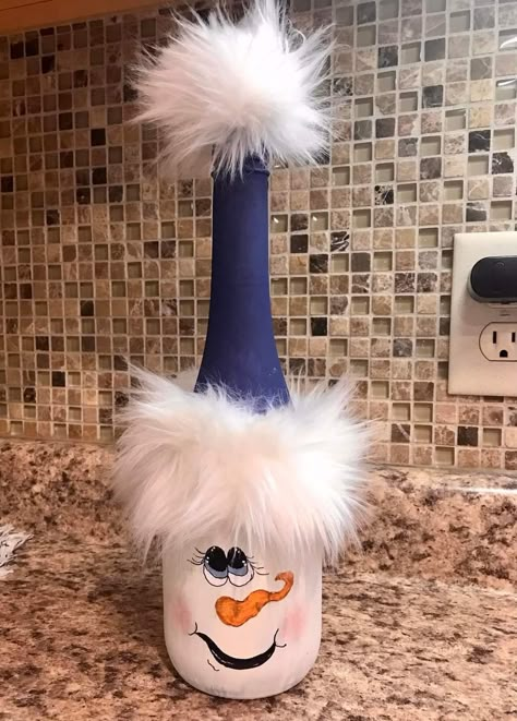 Snowman Bottle, Snowman Wine Bottle, Creative Upcycling, Wine Bottle Crafts Christmas, Holiday Wine Bottles, Idea For Halloween, Snowman Crafts Diy, Wine Craft, Christmas Wine Bottles