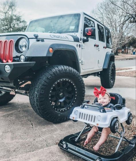 Jeep Family Pictures, Family Jeep Photoshoot, Jeep Baby Shirts, Jeep Best Friend Pictures, Photos With Jeep Wrangler, Car Jeep, Jeep Baby, Cars Jeep, Jeep Ideas