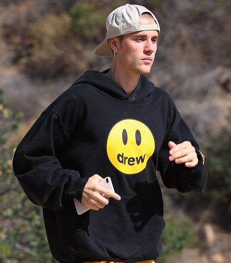 Justin Bieber trademarked his middle name, Drew, for the purpose of clothing merchandise in February and has been seen wearing designs from the collection. Justin Bieber Face Tattoo, Justin Bieber Latest, Justin Bieber News, Drew House, Justin Bieber Pictures, High Fashion Looks, Style Steal, Face Tattoo, Hailey Baldwin