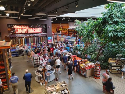 A popular attraction in Hershey, Pennsylvania that offers a interactive chocolate experience, including tours and tastings. Chocolate Movie, Map Images, Hershey Pennsylvania, Hershey's Chocolate, Chocolate World, Factory Tours, Hershey Chocolate, Ben And Jerrys, Candy Machine