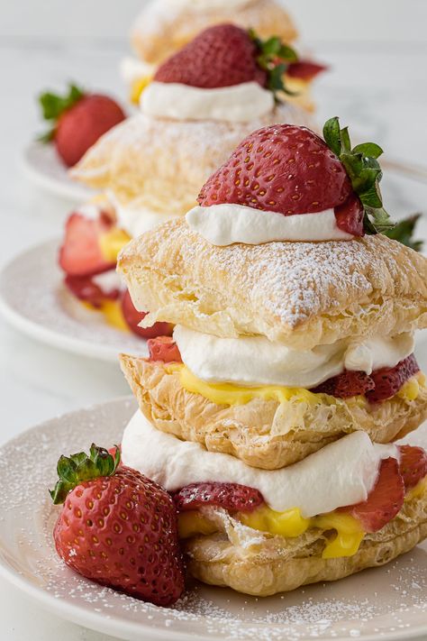 Strawberry Napoleon, Napoleon Recipe, Napoleon Dessert, Desserts Strawberry, Raspberry Muffin Recipes, Pudding Pie Filling, Chocolate Bark Recipe, Puff Pastry Desserts, Raspberry Muffins