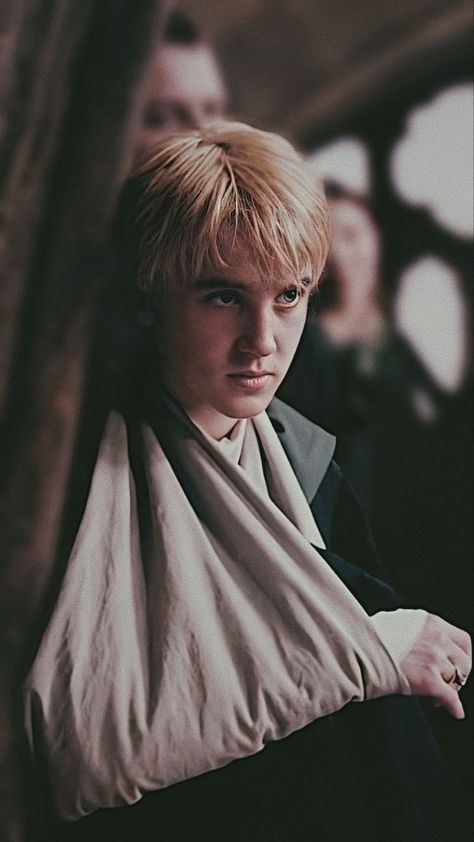 Drako Malfoy, Draco Malfoy Hot, Draco Malfoy Imagines, Harry Draco, Draco Malfoy Aesthetic, Lucius Malfoy, Tom Felton Draco Malfoy, Draco Harry Potter, Harry Potter Draco Malfoy