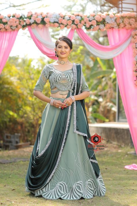 Chaniya Choli Draping Styles, Chaniyacholi Designer For Wedding, Lehenga Shawl Draping Styles, Dupatta Draping Styles Lehenga Choli, Lahanga Design Latest, Dupatta Draping Styles, Dupatta Styling, Pink Sharara, Best Indian Wedding Dresses