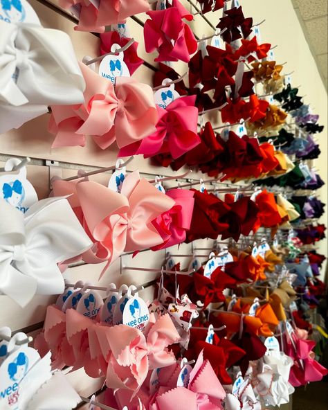 🎀Bows, bows, and more bows!🎀 We have a full rainbow 🌈 of color, plus seasonal designs and your favorite team colors. 🐅🧡♥️🐾🏈💚 @weeonesbows #hairbows #gameday #gotigers #gococks #gobulldogs #goraiders #roygbiv Full Rainbow, Team Colors, Favorite Team, Hair Bows, Bulldog, Rainbow, Hair, Quick Saves, Color