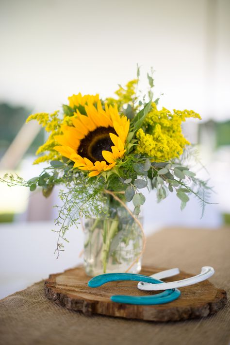 Centerpieces of Sunflowers in Mason Jars on Wood Slabs Sunflower Wedding Centerpieces, Sunflower Centerpieces, Sunflower Arrangements, Small Sunflower, Mason Jar Flowers, Wedding Floral Centerpieces, Mason Jar Centerpieces, Diy Wedding Flowers, Sunflower Wedding