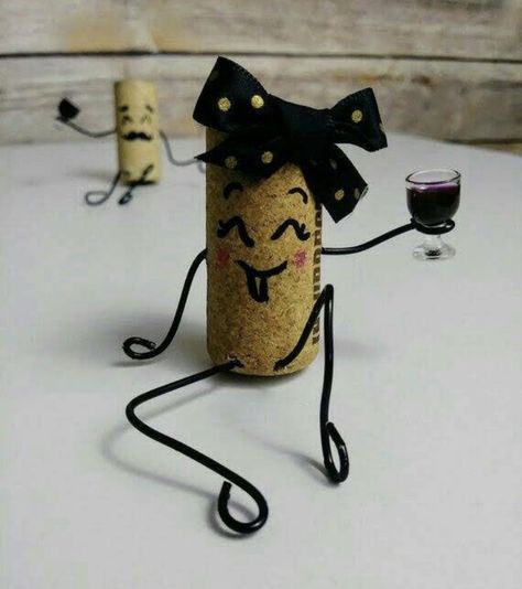 Wine Cork Crafts Christmas, Cork Crafts Christmas, Wine Cork Diy Crafts, Cork Ideas, Wine Cork Projects, Wine Cork Ornaments, Cork Crafts Diy, Wine Cork Diy, Wine Cork Art