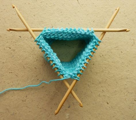 How to work joined rounds of Tunisian crochet using double ended crochet hook, featuring simple, knit and purl stitch. Double Ended Crochet Hooks, Double Ended Crochet, Hook Crochet, Advanced Crochet, Simple Stitch, Types Of Stitches, Purl Stitch, Tunisian Crochet, Pull Through