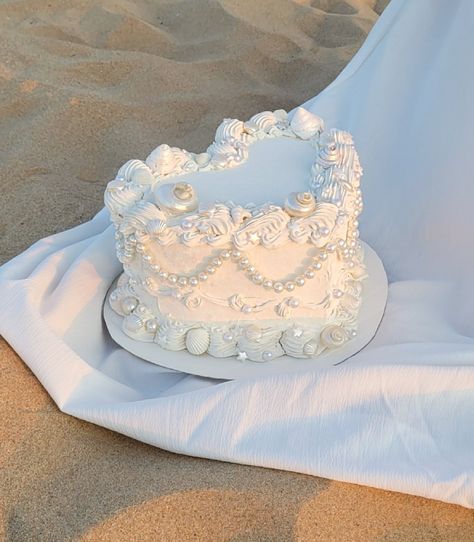 Seashell Cake, Beach Cake, Sweet Sixteen Birthday Party Ideas, Ocean Cakes, 13 Birthday Cake, Beach Cakes, Custom Birthday Cakes, Heart Shaped Cakes, Cake Inspo