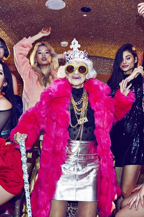 Baddie Grandma, Gen Z Party, Rosie Core, Baddie Winkle, Tiara Party, Dressing Over 50, 50s Women, Unorganized Idea, The Wedding Singer