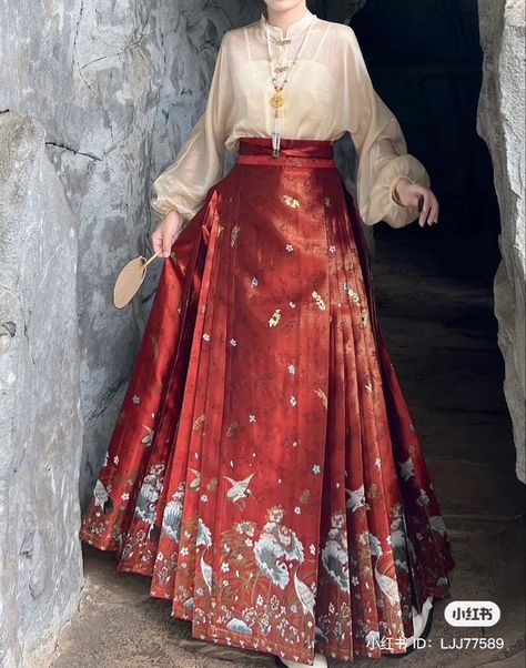 Traditional Flowy Red Maxi Skirt, Mamianqun Skirt, Hanfu Skirt, Hanfu Dress Red, Royal Chinese Traditional Dress Hanfu, Princess Dance, Ancient Chinese Clothing, Islamic Video, Modern Hanfu