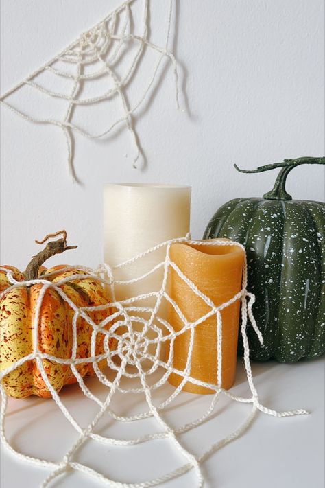 Filet Crochet Patterns Free Charts Halloween, Crochet Spider Web Decoration, Crochet Spider Web Decor, Crochet Spider Web Tablecloth, Spiderwebs Crochet, Crochet Spider Web Tutorial, Halloween Garland Crochet Pattern, Crochet Spider Web Corner, Crochet Halloween Spider Web