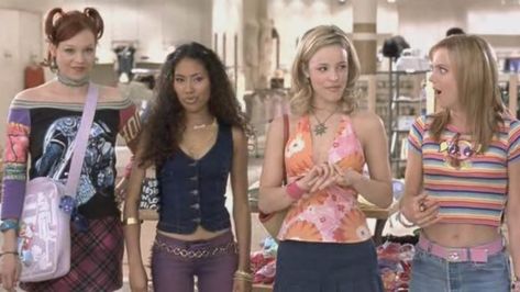 10 early 2000s movies that'll give you major throwback style inspo - Galore 2000s Movie Fashion, Early 2000s Movies, Early 2000s Outfits, The Hot Chick, Chick Outfit, Movie Outfits, Girly Movies, 00s Fashion, Early 2000s Fashion