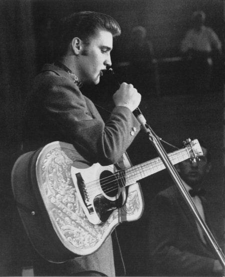 Elvis performing during first show in the fieldhouse - May 27, 1956 Photo by… Elvis Presley Singing, Elvis Today, Elvis Presley Live, Scotty Moore, Elvis In Concert, Young Elvis, Uss Arizona, University Of Dayton, Elvis Presley Photos