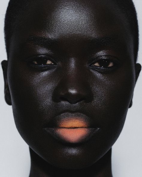 Emotions are moving so fast #beauty #makeup #gradient #mat #orange #peach #peachfuzz #coloroftheyear #pantone | Instagram Dark Skin Models, Peach Makeup, Orange Makeup, Avant Garde Makeup, Dark Skin Beauty, Models Makeup, Beauty Shoot, Peach Fuzz, Dark Skin Makeup