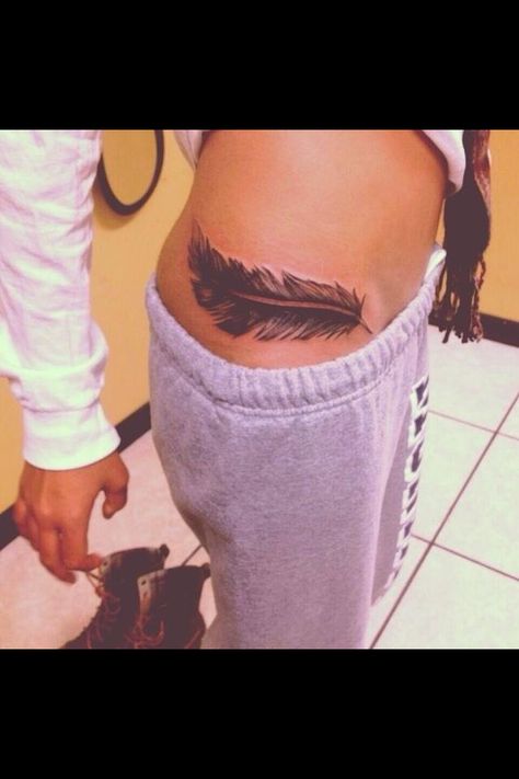 Feather tattoo & placement is amazing. Feather Tattoo Art, Feather Hip Tattoos, Tattoo Plume, Tattoo Hip, Hip Tattoos, Couple Tattoo, Hip Tattoos Women, Tattoo Cover, Feather Tattoo