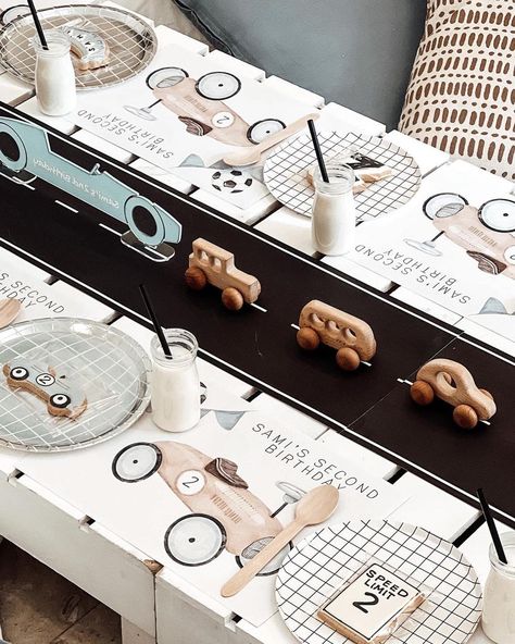 Kids table setting🤍🏁 | Instagram 2 Fast Table Decorations, Neutral Race Car Birthday, Two Fast Birthday Party Ideas, Boys Birthday Party Theme, Kids Birthday Party Table Set Up, Minimalistic Birthday Decor, Kids Table Party, Party Kids Table, Vintage Car Theme