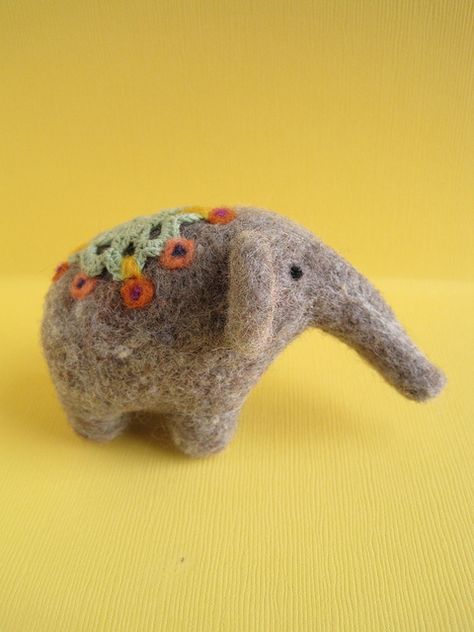 Elephant Queen by Woolnimals, via Flickr Tovad Ull, Felted Wool Crafts, Wool Needle Felting, Toy Baby, Needle Felting Projects, Wool Crafts, Baby Toy, Needle Felted Animals, An Elephant