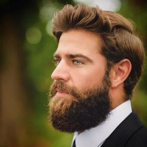 There's always a way made for royalty which comes from beard. Men With Moustache, Bart Styles, Brown Beard, Man With A Beard, Beard Envy, Epic Beard, Perfect Beard, Beard Hairstyle, Beard Model