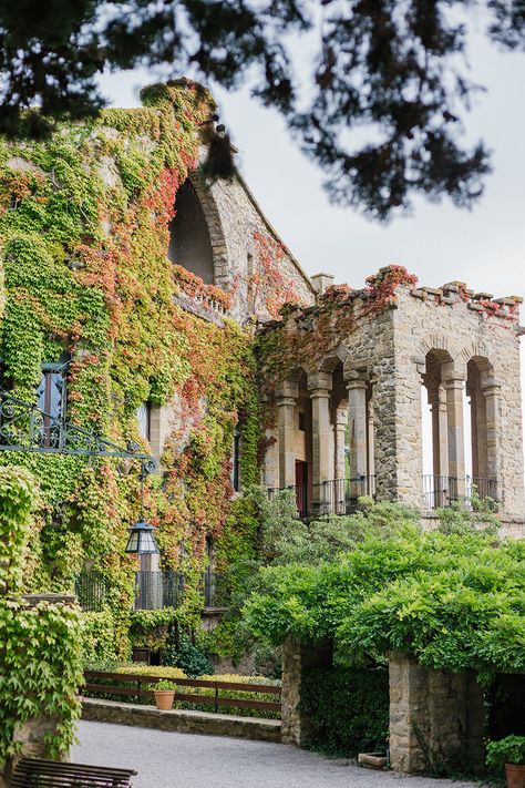 La Baronia Wedding Photography | Barcelona Wedding Photographer Paris Wedding Venue, Hacienda Wedding, Barcelona Wedding, Fairytale Aesthetic, Wedding Reception Design, Wedding Spain, Lake Como Wedding, Villa Wedding, Wedding Venue Decorations