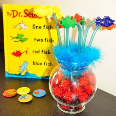 Dr. Seuss fish tank, love it. Happy Bday Cake, Fish Centerpiece, Baby Shower Cupcakes For Boy, Dr Seuss Party Ideas, Dr Seuss Baby Shower, Cupcakes For Boys, Baby Shower Table Decorations, Red Fish Blue Fish, Seuss Party