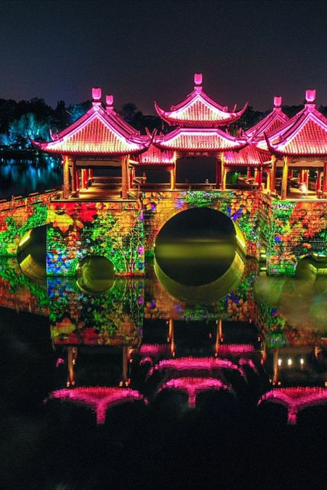 Good news! The Slender West Lake scenic area in Yangzhou, Jiangsu province will launch an immersive night tour on June 23. The Tang poetry as its theme, it will reenact the scene of Yangzhou during the Tang Dynasty (618-907) and add vitality to Yangzhou’s night economy. Yangzhou, Tang Dynasty, West Lake, Travel And Tourism, Good News, Tourism, Fair Grounds, Product Launch, Lake