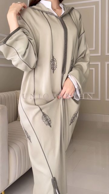 Morrocan Fashion, Fashion 2025, Simple Work Outfits, Stylish Outfits Casual, Estilo Hijab, Moroccan Clothing, Color Combos Outfit, Mode Turban, Moroccan Kaftan