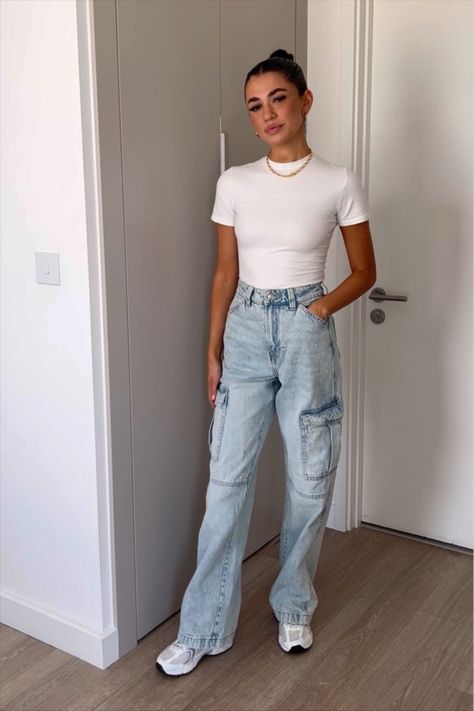 90s Baggy High Cargo Jeans curated on LTK Baggy Cargo Jeans Outfit, Baggy Jeans Outfit 90s, Cargo Jeans Outfit, Black Contour, Baggy Cargo Jeans, Cargo Outfit, Baggy Jeans Outfit, 90s Baggy, Outfit 90s