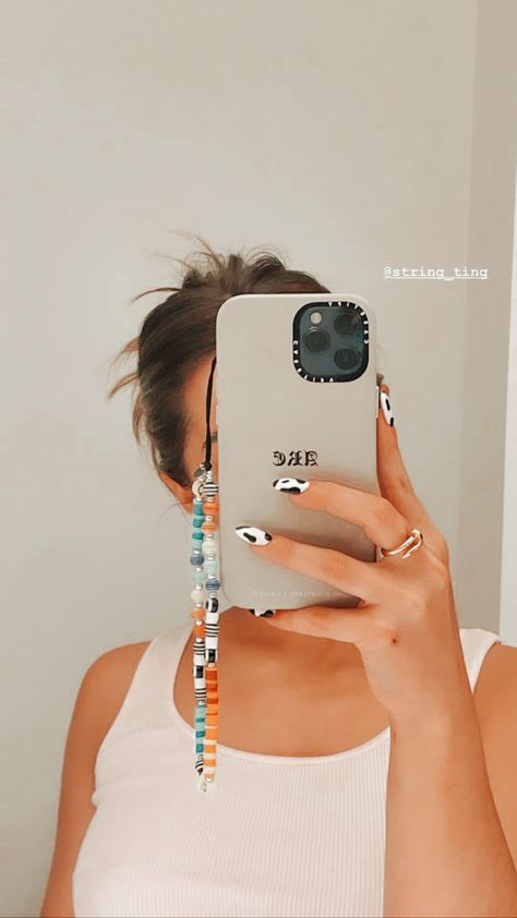 Phone Beads, Phone Bracelet, Summer Fashion Dresses Casual, Ankle Bracelets Diy, Bead Charms Diy, Apple Phone Case, Jewelry Accessories Ideas, Art Phone Cases, Aesthetic Phone Case