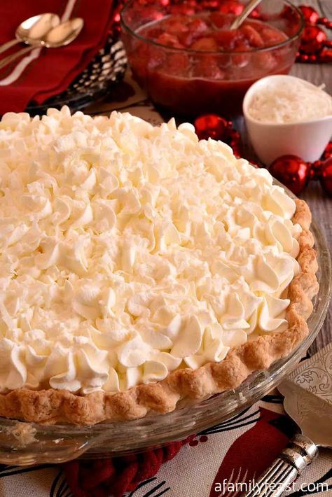 Christmas Dessert Pie, Creamy Coconut Pie, Christmas Pie Recipes, Christmas Pie, Coconut Pie, Family Feast, Perfect Pies, Pumpkin Spice Cupcakes, Delicious Pies