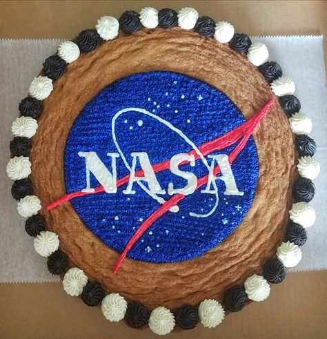 NASA cookie cake Space Cookie Cake, Nasa Cake, Groomsmen Cake, Nasa Party, Groomsman Cake, Boy 16th Birthday, Cookie Cake Designs, Cookie Cake Birthday, Birthday Cake With Flowers