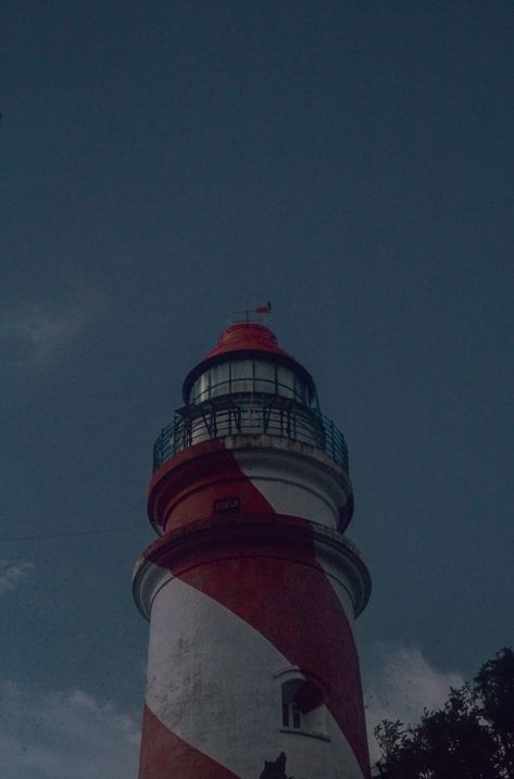 Thangassery Light House, Kollam, kerala #keralatourism #kollam #kerala #lighthouse Kollam Kerala, Kerala Tourism, Best Friend Poses, Light House, Friend Poses, Sky Photography, Old House, Kerala, Lighthouse