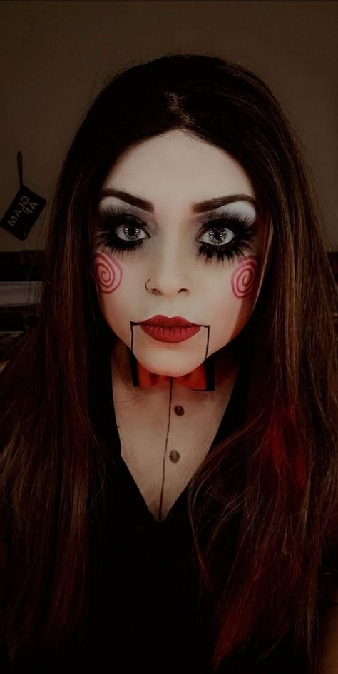 Puppet Make Up Halloween, Womens Saw Costume, Female Jigsaw Makeup, Scary Doll Make Up, Womens Scary Halloween Costume Ideas, Halloween Scary Costumes For Women, Horror Movie Makeup Looks, Scary Movie Halloween Costumes Women, Scary Costumes Ideas