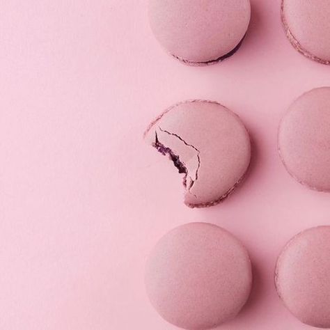 macaroon • Instagram Logo Dessert, Macaroon Wallpaper, Food Photography Dessert, Food Art Photography, Bakery Branding, Food Photoshoot, Dessert Photography, Food Photography Inspiration, Cake Photography