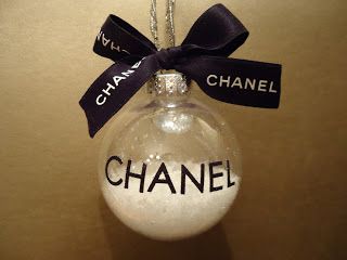 Chanel Ornaments Diy, Diy Chanel Candle, Chanel Diy, Designer Stickers, Chanel Christmas, Christmas Ball Ornaments Diy, Diy Christmas Ball, Chanel Aesthetic, Chanel Decor